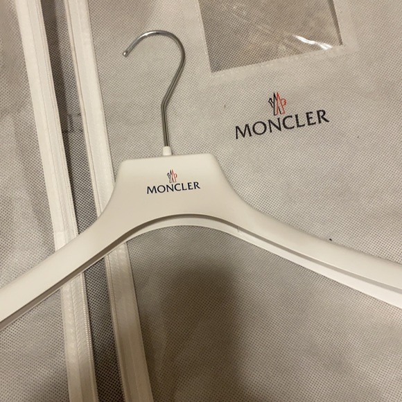 Moncler boed with fur size 3 - Picture 11 of 16